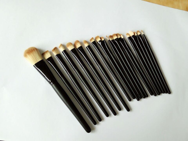 Lilly Black Brushes